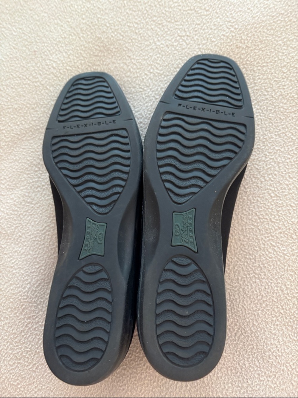 Worthington Sport Black Slip-On Women's Flats. 9 medium - Picture 3 of 6